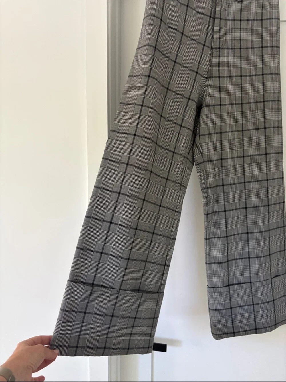 Sea New York cropped high rise black plaid Wide-Pants. Button and zipper fly. - Picture 6 of 15